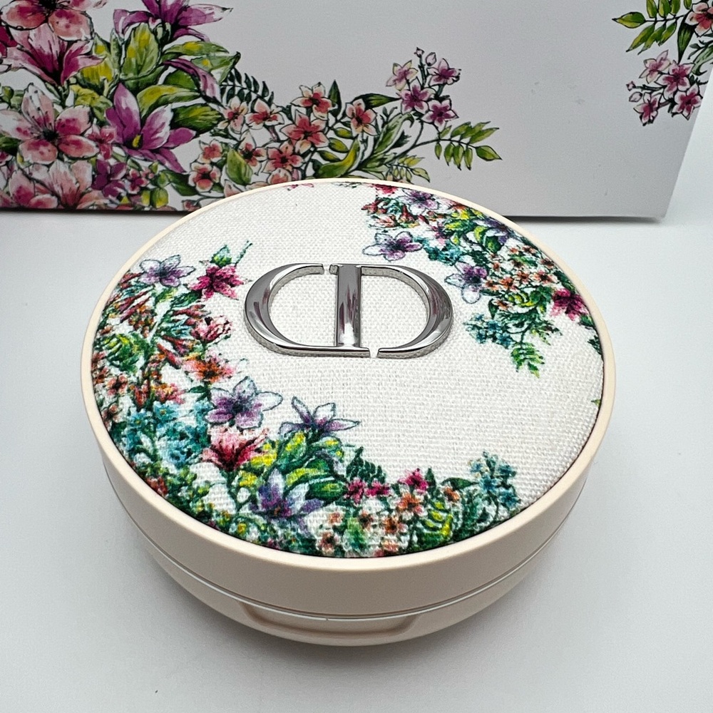New in box Dior Floral Compact with Silver Accent limited edition lavender